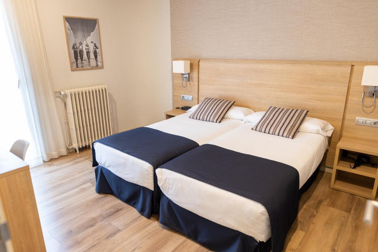 Hotel Terminus Puigcerda Ngoại thất bức ảnh